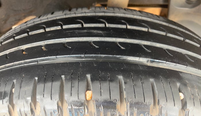 2015 Nissan Terrano XL D PLUS, Diesel, Manual, 1,07,493 km, Left Rear Tyre Tread