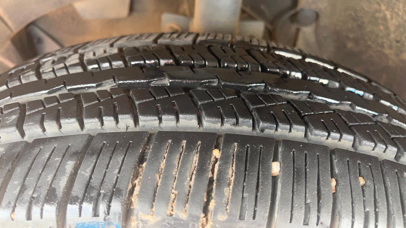 2015 Nissan Terrano XL D PLUS, Diesel, Manual, 1,07,555 km, Left Front Tyre Tread