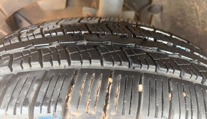 2015 Nissan Terrano XL D PLUS, Diesel, Manual, 1,07,493 km, Left Front Tyre Tread