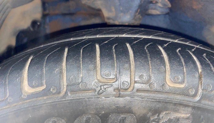 2013 Hyundai Eon MAGNA +, Petrol, Manual, 43,471 km, Left Front Tyre Tread