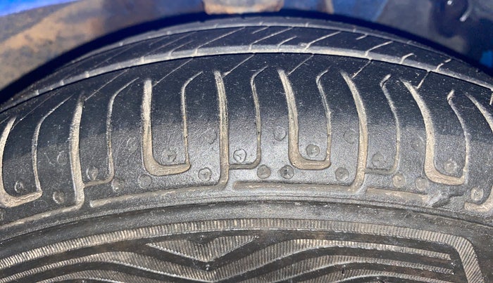 2013 Hyundai Eon MAGNA +, Petrol, Manual, 43,471 km, Right Front Tyre Tread