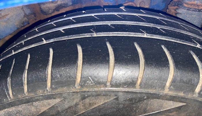 2013 Hyundai Eon MAGNA +, Petrol, Manual, 43,471 km, Left Rear Tyre Tread