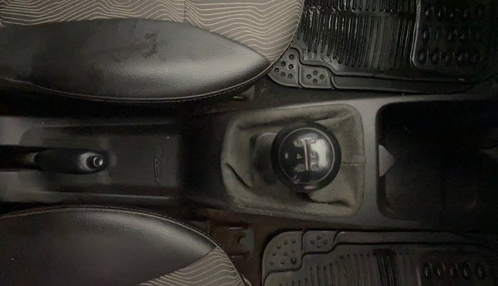 2013 Hyundai Eon MAGNA +, Petrol, Manual, 43,471 km, Gear Lever