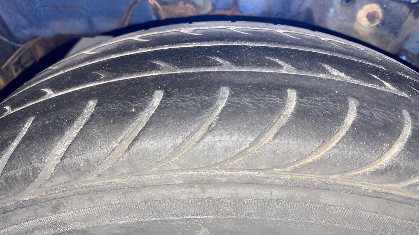 2013 Hyundai Eon MAGNA +, Petrol, Manual, 43,476 km, Right Rear Tyre Tread