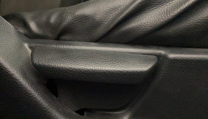 2013 Hyundai Eon MAGNA +, Petrol, Manual, 43,471 km, Driver Side Adjustment Panel