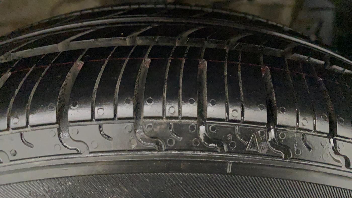 2016 Maruti Ertiga VXI CNG, CNG, Manual, 81,752 km, Right Front Tyre Tread