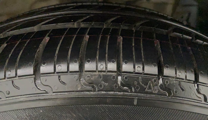 2016 Maruti Ertiga VXI CNG, CNG, Manual, 81,752 km, Right Front Tyre Tread