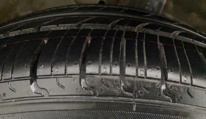 2016 Maruti Ertiga VXI CNG, CNG, Manual, 81,752 km, Right Rear Tyre Tread