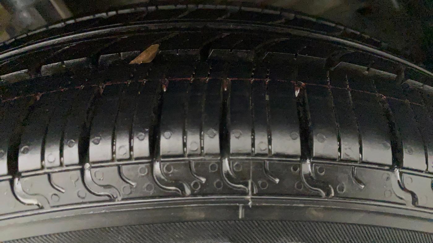 2016 Maruti Ertiga VXI CNG, CNG, Manual, 81,752 km, Left Front Tyre Tread