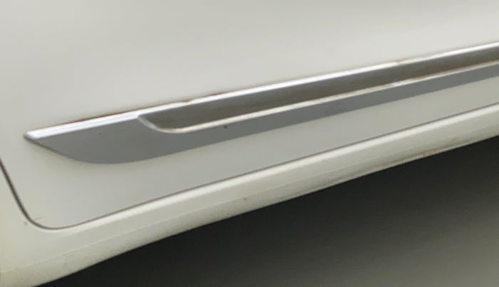 2016 Maruti Ertiga VXI CNG, CNG, Manual, 81,752 km, Right running board - Slightly dented