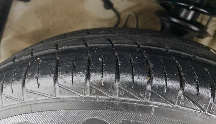 2021 Maruti Alto VXI, Petrol, Manual, 23,125 km, Left Front Tyre Tread
