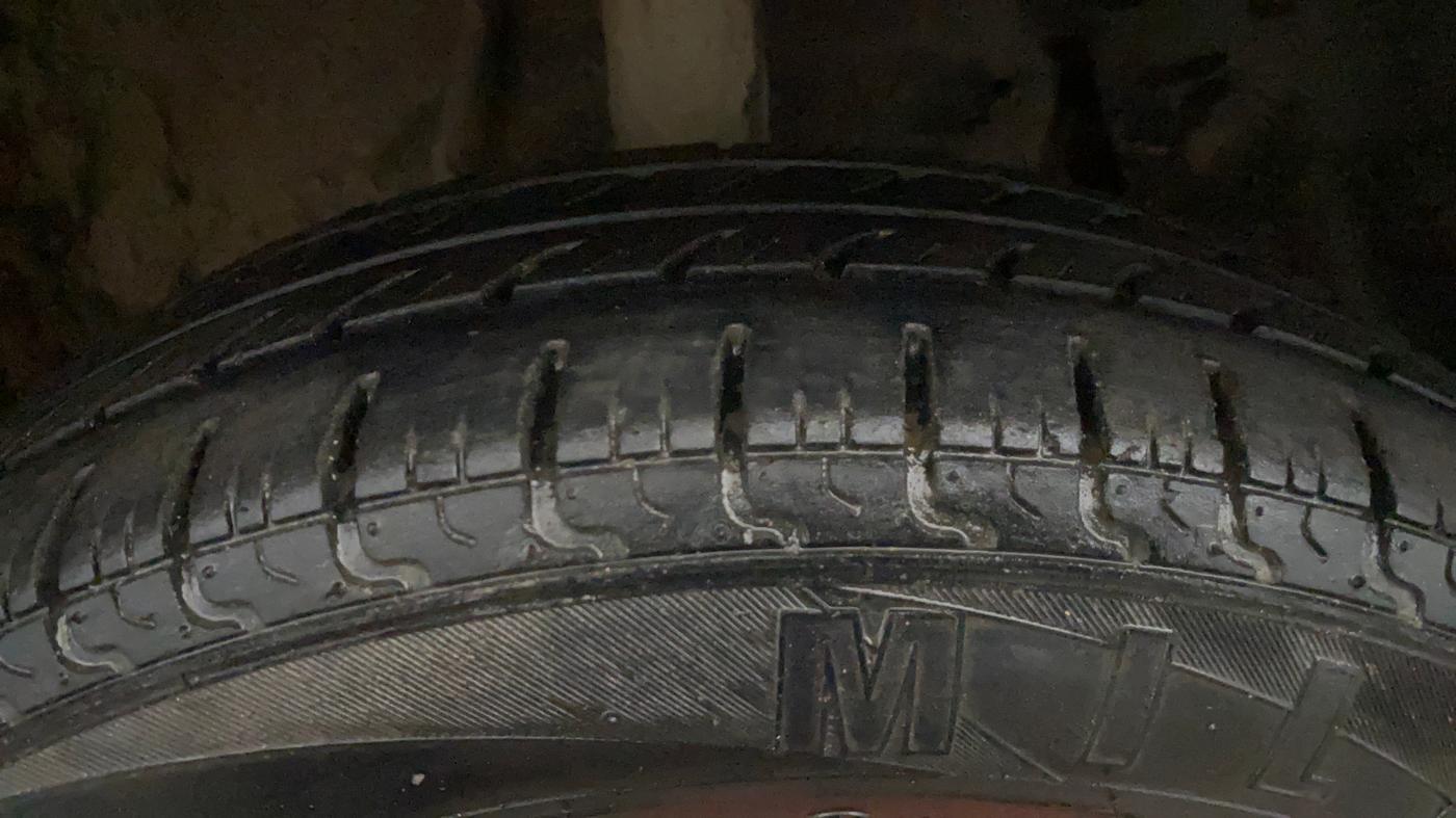 2017 Datsun Go T, CNG, Manual, 1,23,062 km, Right Front Tyre Tread