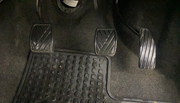 2018 Maruti Wagon R 1.0 VXI+ (O) MT, Petrol, Manual, 22,630 km, Pedals