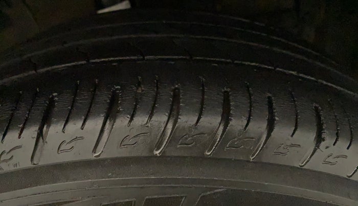 2018 Maruti Vitara Brezza ZDI PLUS AMT, Diesel, Automatic, 73,791 km, Left Front Tyre Tread