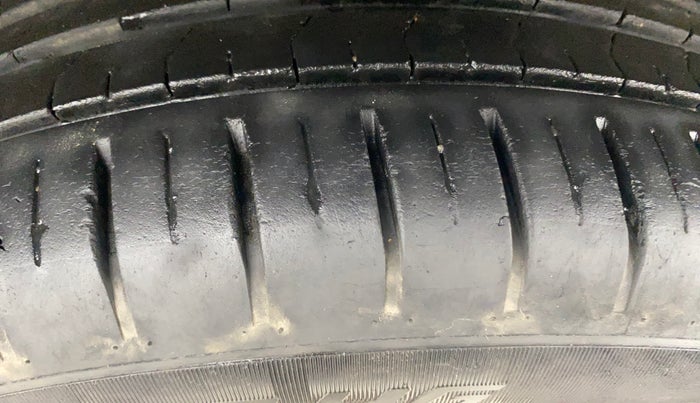 2022 Maruti Baleno ZETA PETROL 1.2, Petrol, Manual, 30,402 km, Left Rear Tyre Tread