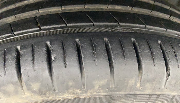 2022 Maruti Baleno ZETA PETROL 1.2, Petrol, Manual, 30,402 km, Right Rear Tyre Tread