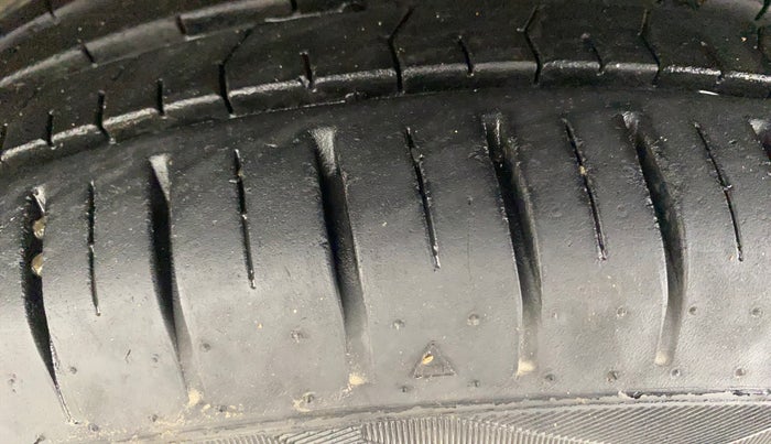 2022 Maruti Baleno ZETA PETROL 1.2, Petrol, Manual, 30,402 km, Left Front Tyre Tread