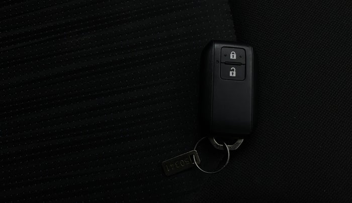 2022 Maruti Baleno ZETA PETROL 1.2, Petrol, Manual, 30,402 km, Key Close Up