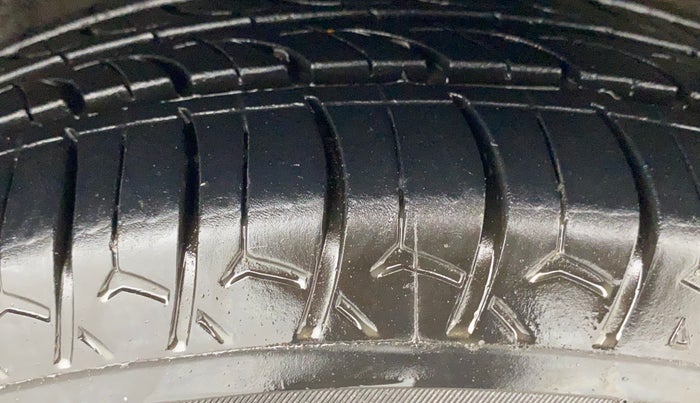 2017 Maruti Celerio VXI AMT (O), Petrol, Automatic, 72,904 km, Right Front Tyre Tread