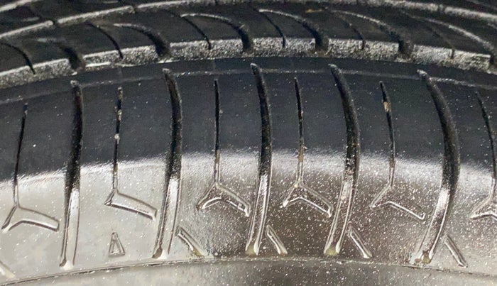 2017 Maruti Celerio VXI AMT (O), Petrol, Automatic, 72,904 km, Left Front Tyre Tread