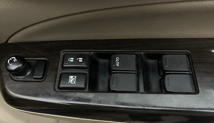 2017 Maruti Ciaz ALPHA 1.4 PETROL, Petrol, Manual, 60,874 km, Driver Side Door Panels Control