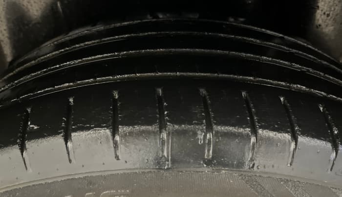 2017 Maruti Ciaz ALPHA 1.4 PETROL, Petrol, Manual, 60,874 km, Left Rear Tyre Tread