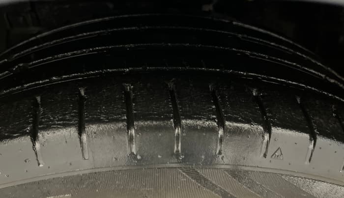 2017 Maruti Ciaz ALPHA 1.4 PETROL, Petrol, Manual, 60,874 km, Left Front Tyre Tread