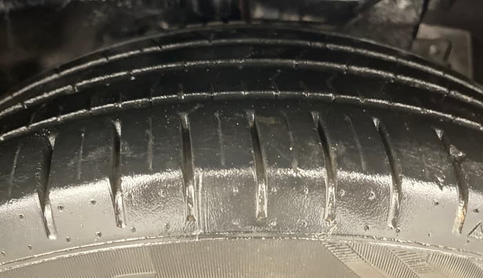 2017 Maruti Ciaz ALPHA 1.4 PETROL, Petrol, Manual, 60,874 km, Right Front Tyre Tread