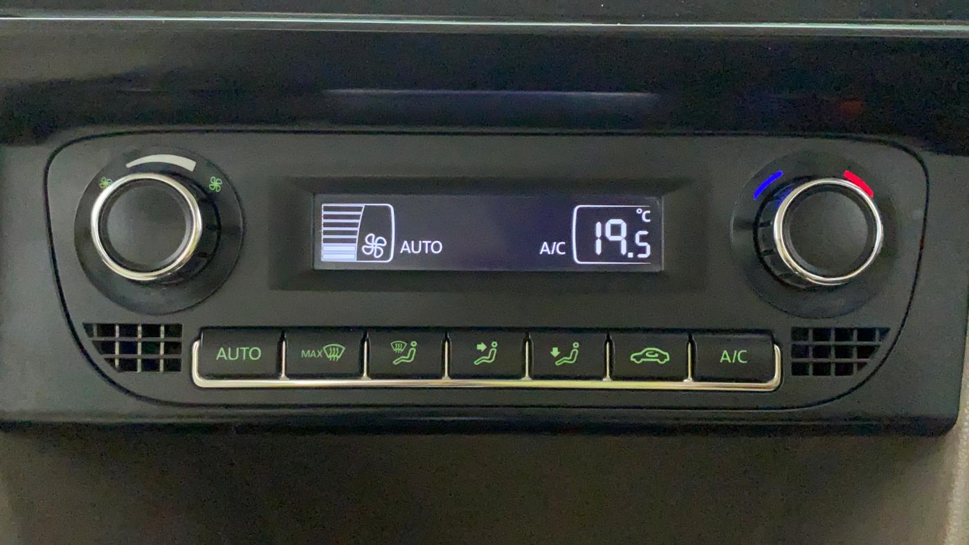 2015 Skoda Rapid ELEGANCE 1.6 MPFI AT, Petrol, Automatic, 30,141 km, Automatic Climate Control