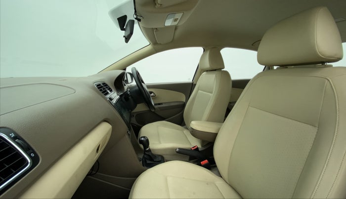 2015 Skoda Rapid ELEGANCE 1.6 MPFI AT, Petrol, Automatic, 30,141 km, Right Side Front Door Cabin