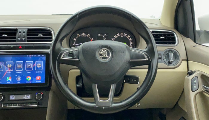 2015 Skoda Rapid ELEGANCE 1.6 MPFI AT, Petrol, Automatic, 30,141 km, Steering Wheel Close Up