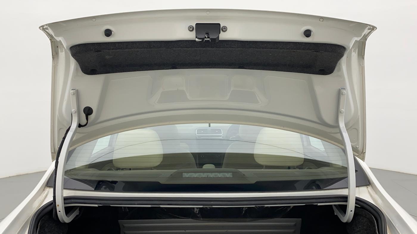 2015 Skoda Rapid ELEGANCE 1.6 MPFI AT, Petrol, Automatic, 30,141 km, Boot Door Open