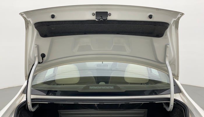 2015 Skoda Rapid ELEGANCE 1.6 MPFI AT, Petrol, Automatic, 30,141 km, Boot Door Open