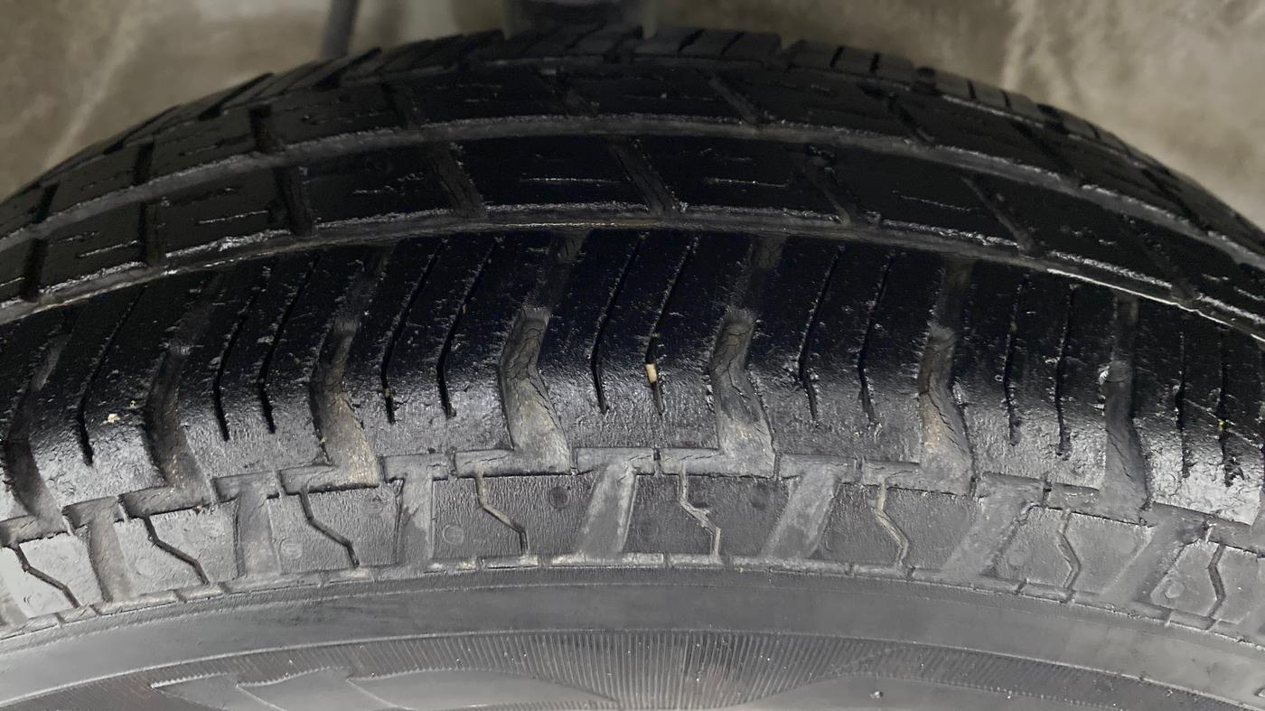 2017 Maruti Alto 800 LXI, Petrol, Manual, 29,145 km, Right Front Tyre Tread