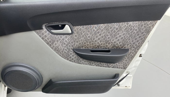 2017 Maruti Alto 800 LXI, Petrol, Manual, 29,145 km, Driver Side Door Panels Control
