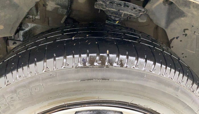 2019 Mahindra XUV300 W6 1.2 PETROL, Petrol, Manual, 1,37,766 km, Left Front Tyre Tread