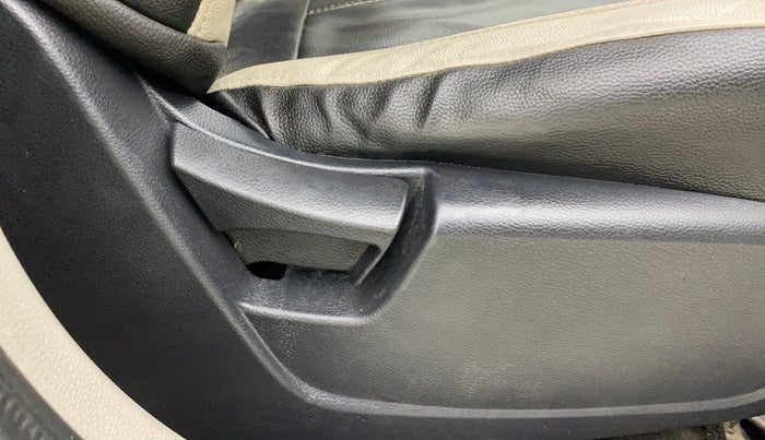 2019 Mahindra XUV300 W6 1.2 PETROL, Petrol, Manual, 1,37,766 km, Driver Side Adjustment Panel