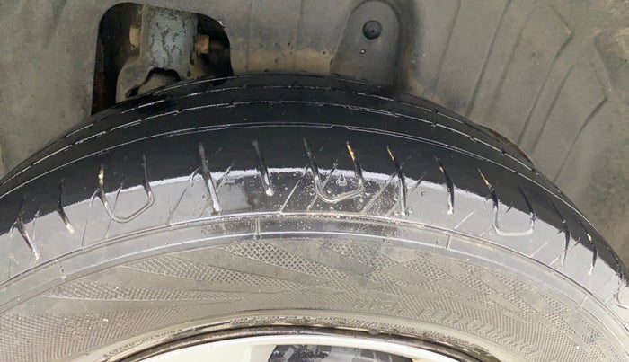 2019 Mahindra XUV300 W6 1.2 PETROL, Petrol, Manual, 1,37,766 km, Left Rear Tyre Tread