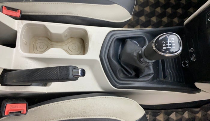 2019 Mahindra XUV300 W6 1.2 PETROL, Petrol, Manual, 1,37,766 km, Gear Lever