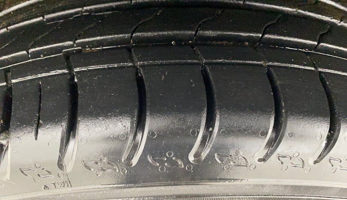 2024 Volkswagen TAIGUN COMFORTLINE 1.0 TSI MT, Petrol, Manual, 6,835 km, Left Front Tyre Tread