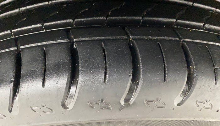 2024 Volkswagen TAIGUN COMFORTLINE 1.0 TSI MT, Petrol, Manual, 6,835 km, Right Front Tyre Tread