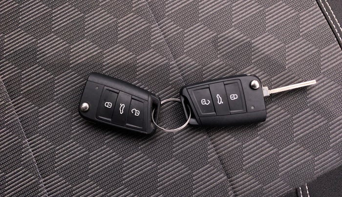 2024 Volkswagen TAIGUN COMFORTLINE 1.0 TSI MT, Petrol, Manual, 6,835 km, Key Close Up