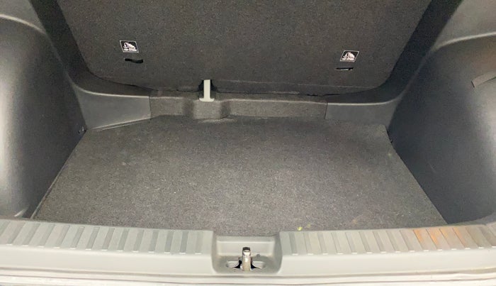 2024 Volkswagen TAIGUN COMFORTLINE 1.0 TSI MT, Petrol, Manual, 6,835 km, Boot Inside