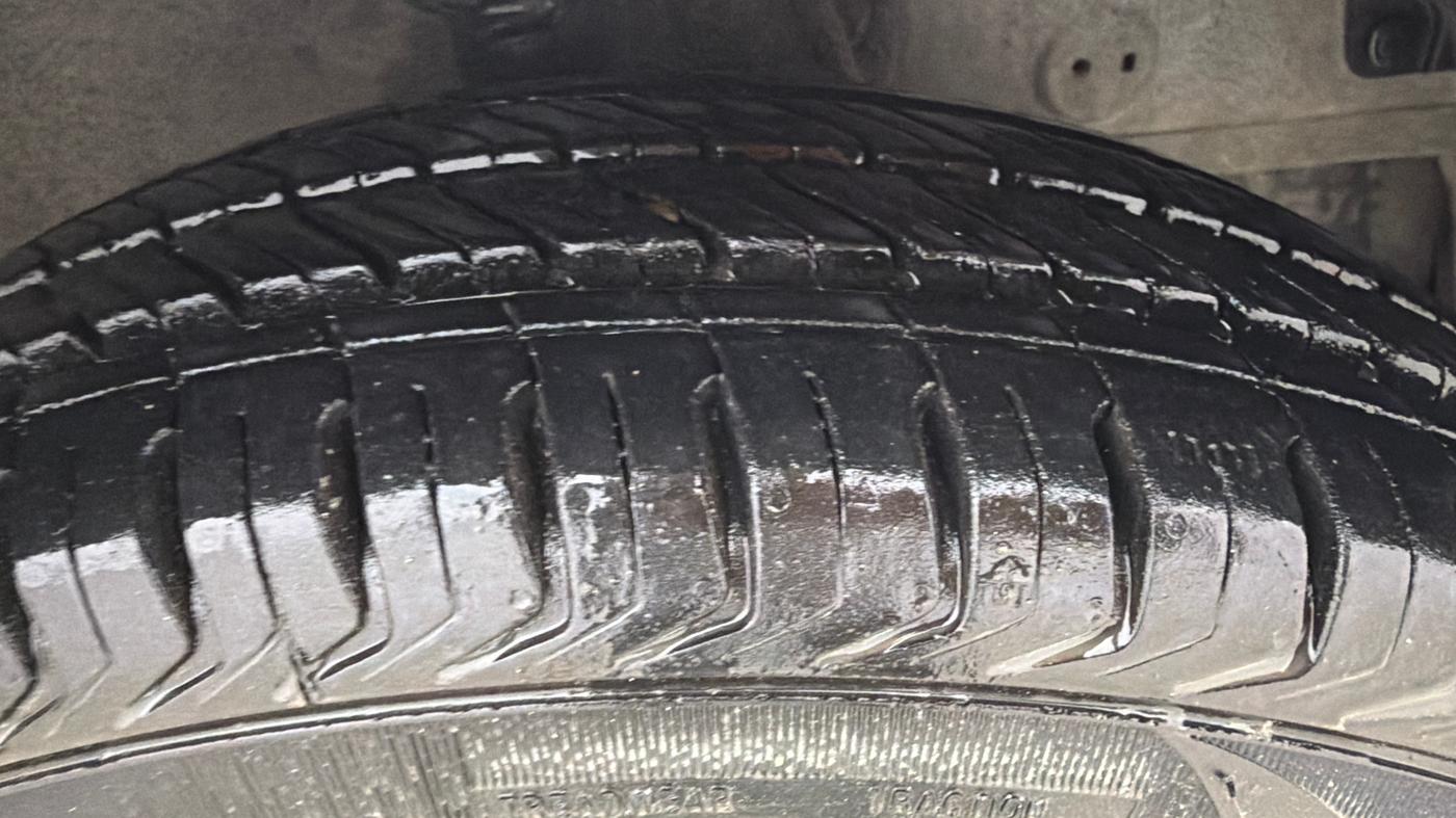 2016 Hyundai Eon ERA +, Petrol, Manual, 45,397 km, Right Front Tyre Tread