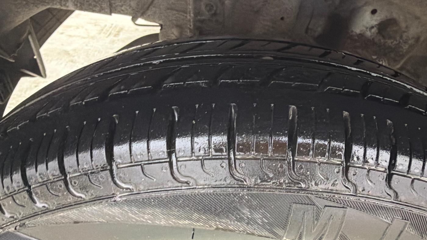 2016 Hyundai Eon ERA +, Petrol, Manual, 45,397 km, Right Rear Tyre Tread
