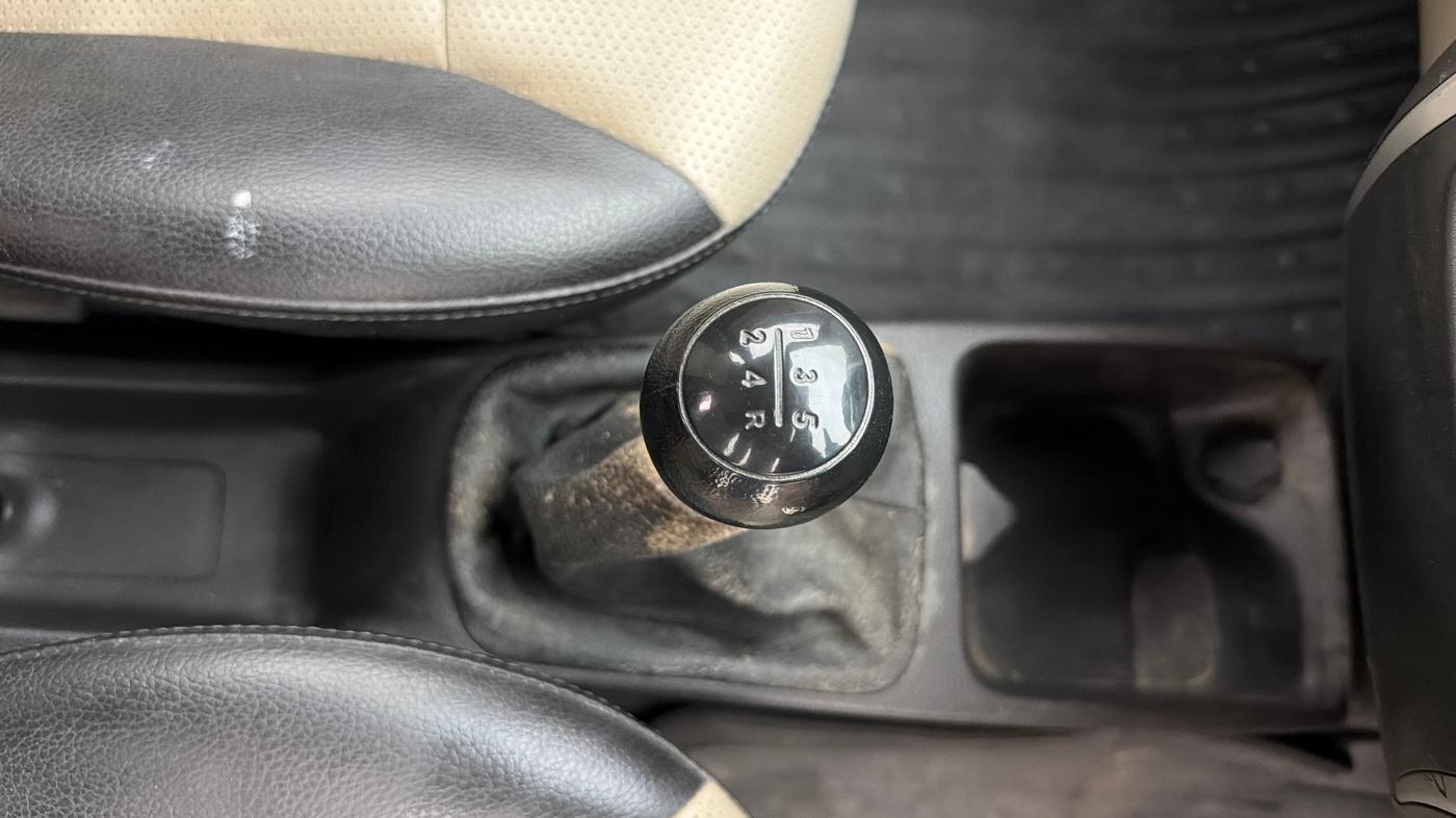 2016 Hyundai Eon ERA +, Petrol, Manual, 45,397 km, Gear Lever