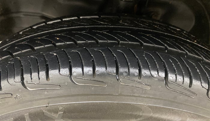 2013 Maruti Wagon R 1.0 LXI CNG, CNG, Manual, 77,933 km, Left Front Tyre Tread