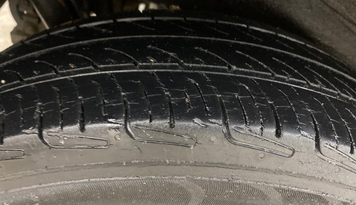 2013 Maruti Wagon R 1.0 LXI CNG, CNG, Manual, 77,933 km, Right Rear Tyre Tread