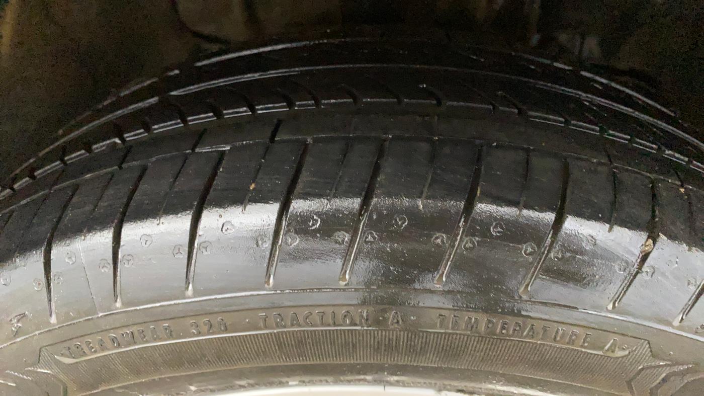 2016 Tata Tiago XZ PETROL, Petrol, Manual, 35,560 km, Right Front Tyre Tread