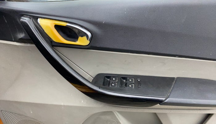 2016 Tata Tiago XZ PETROL, Petrol, Manual, 35,560 km, Driver Side Door Panels Control